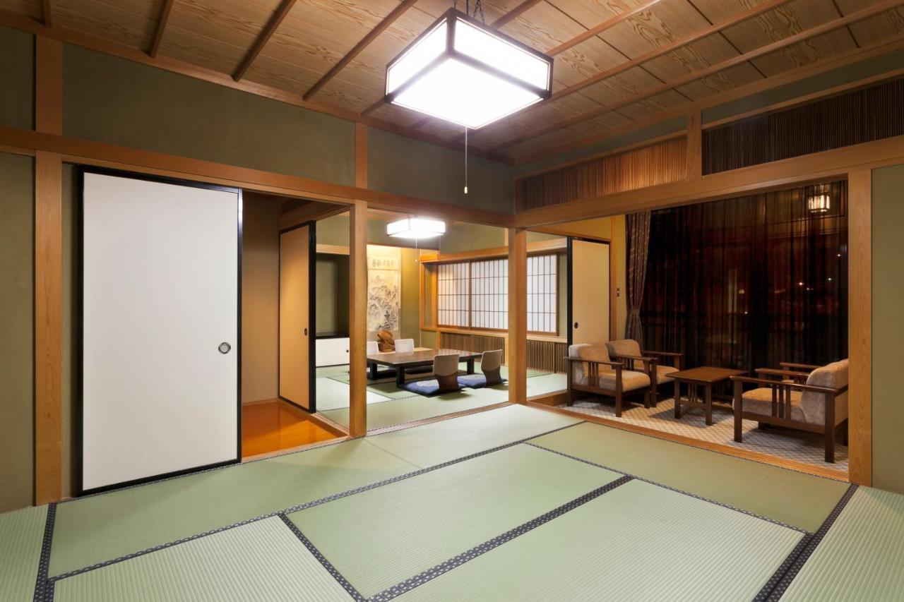 Okada Ryokan Warakutei Takayama  Buitenkant foto