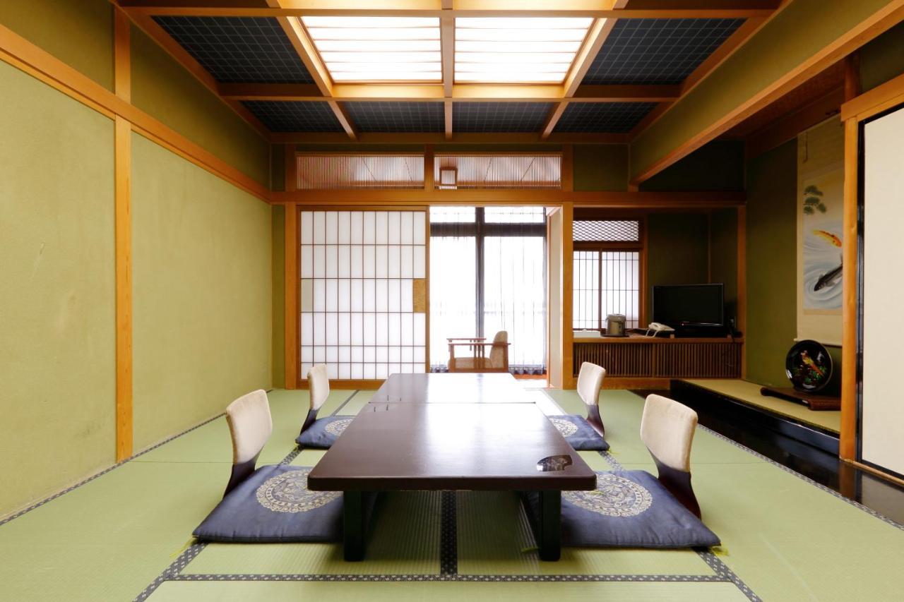 Okada Ryokan Warakutei Takayama  Buitenkant foto