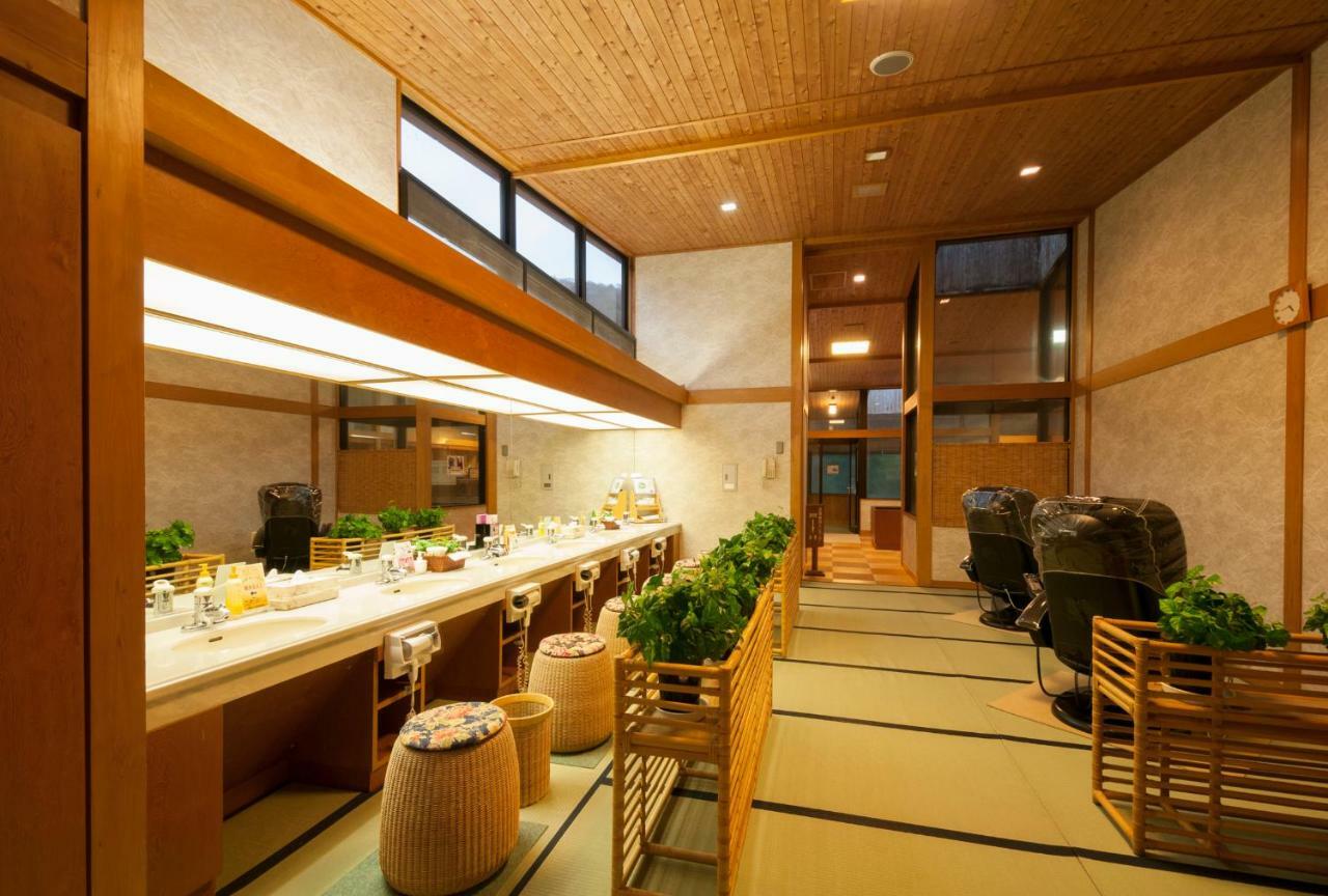 Okada Ryokan Warakutei Takayama  Buitenkant foto